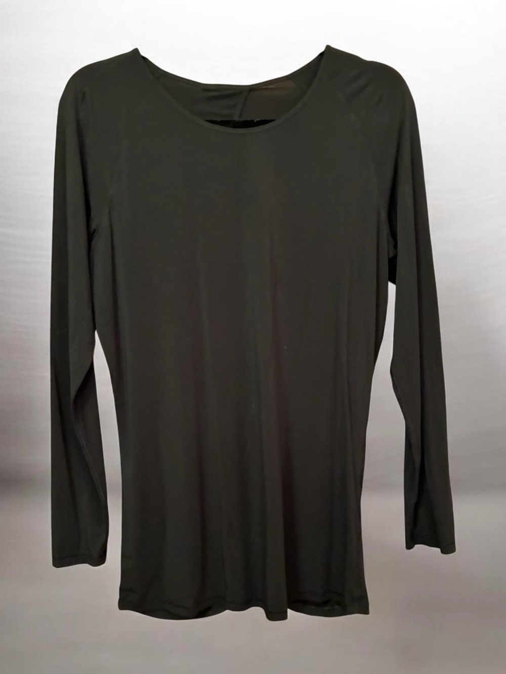 Lululemon top with open back